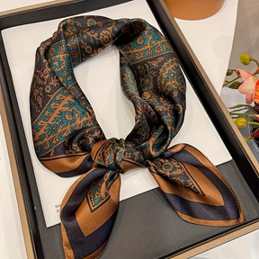 lenço de seda,
lenço feminino,
lenços femininos,
lenço pescoço feminino,
lenço de pescoço feminino,
lenço feminino pescoço,
lenço para pescoço feminino,
